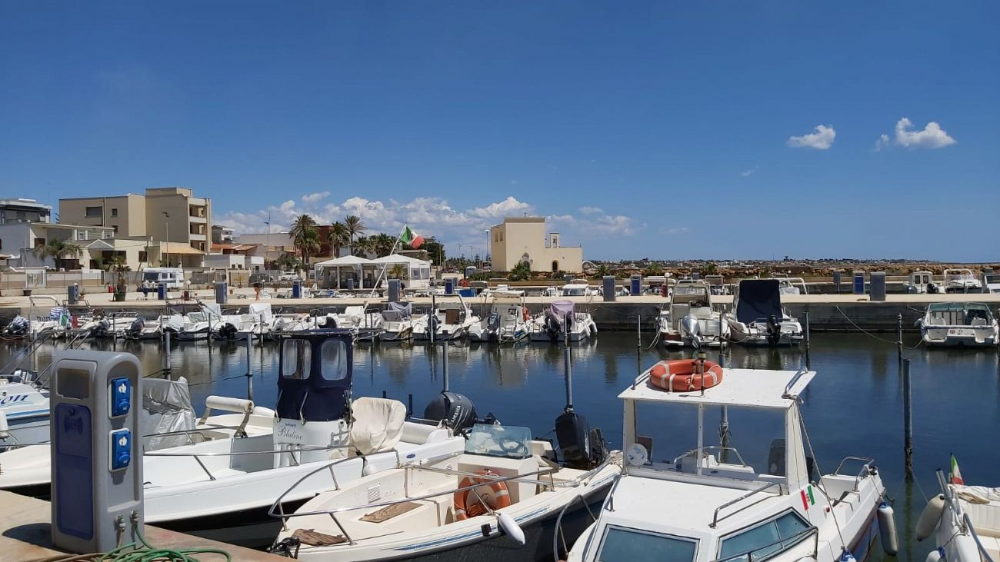 Colonnine banchina con allacci per yacht