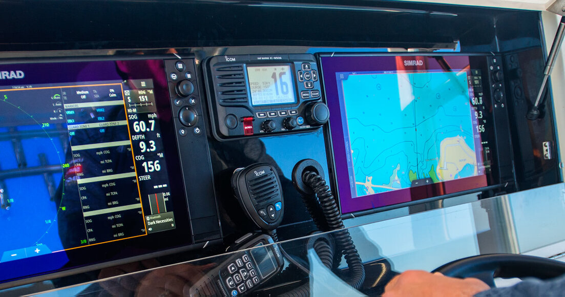Apparato radio GMDSS in plancia